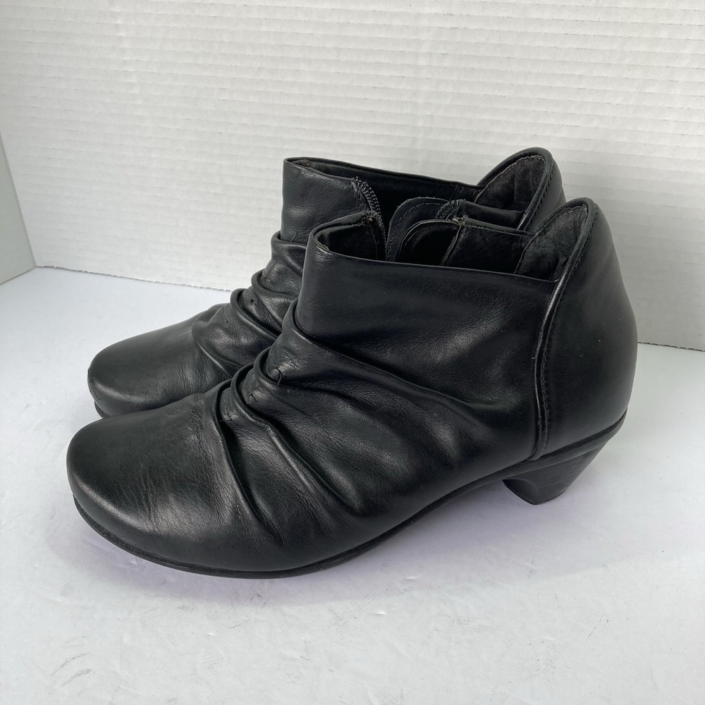Naot Advance black leather ankle boot size 38